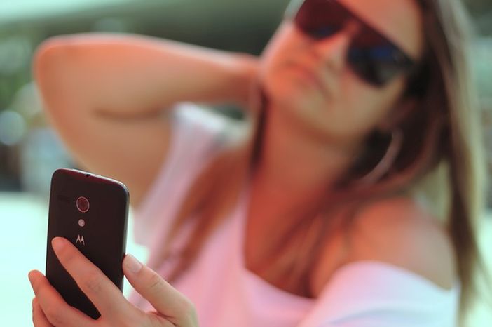 Ženske naj bi posnele več selfijev kot moški. 