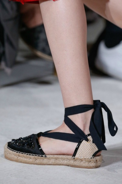 Sandali Oscar de la Renta. (www.vogue.com)