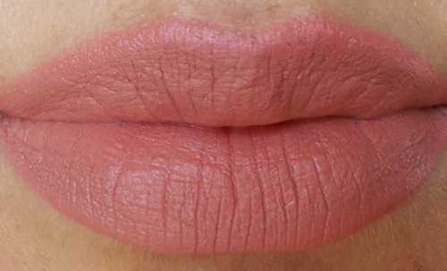 "Nude" odtenki nudijo naraven videz ustnic. (www.makeupandbeauty.com)