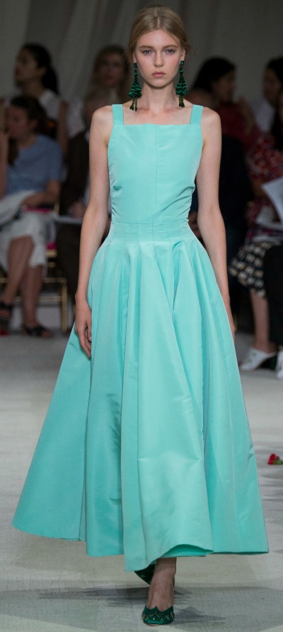 Odtenek modre, ki ga težko opišemo. (Oscar de la Renta, www.vogue.com)