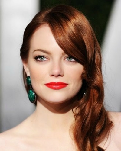 Emma Stone je predana rdeči šminki in nevtralnim senčilom. (www.lipservicemakeup.com)