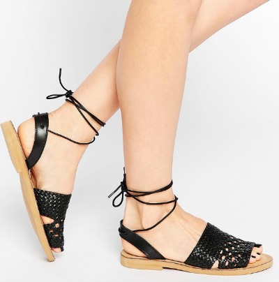 Sandali z vezalkami in trakovi bodo spet in. (€35.21, asos.com)