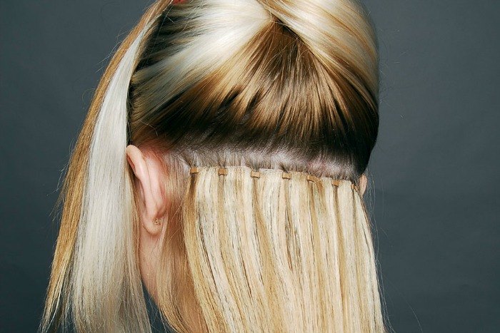Trajne lasne podaljške naj ti odstrani frizer. (www.clientelebeautyonline.com)