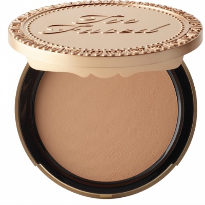 Znamka Too Faced nudi bronzer za vse, ki še ne zaupate vsvoje spretnosti konturiranja.