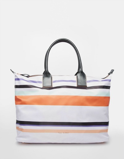 Torbica s črtami bo primerna za pomladne in poletne mesece. (€153.52, asos.com)