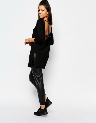 Z enobarvnim stajlingom boš v hipu izgledala višje. (€28.17, asos.com)