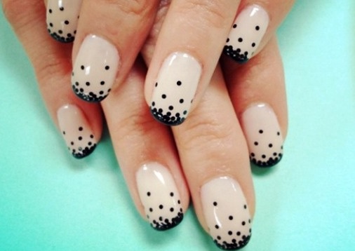 S pikicami lahko hitro popestriš svoje nohte. (www.pinkiesnailsalons.com)