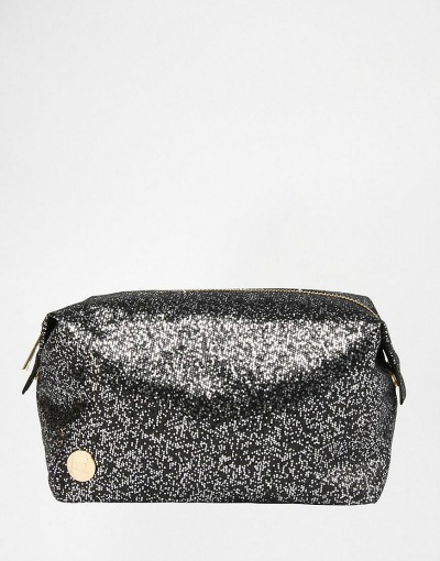 Torbica, ki jo mora imeti vsak elegantna ženska, ki ve kako se zabavati. (€25.35, asos.com)