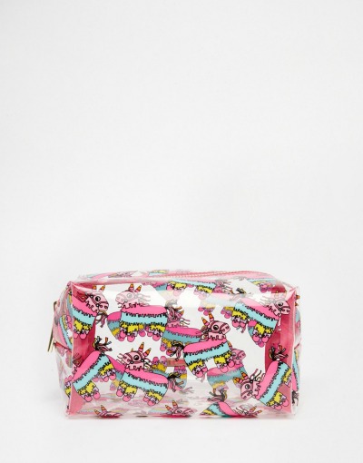 Odlična izbira za vse, ki imate rade zanimive in odštekane modne dodatke in torbice. (€16.90, asos.com)