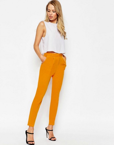 Kose v živih barvah, kombiniraj z bolj nevtralnimi barvami oblačil. ( €18.31, asos.com)