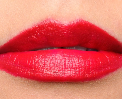 Z rdečo šminko ne moreš zgrešiti. (temptalia.com)