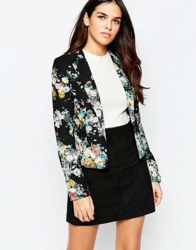 Barva in material blazerja niti nista pomembna. Glavno je, da se ti lepo prilega. (€35.21, asos.com)