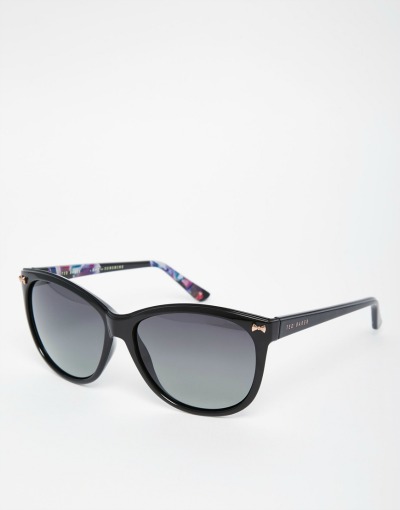 Za vse ljubiteljice črne barve. (€119.71, asos.com)