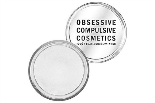 Rdečilo v beri barvi poskrbi za sijoč obraz. (Obsessive Compulsive Cosmetics rdečilo, odtenek True White)
