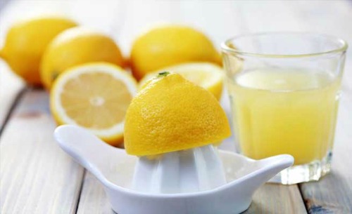 Naravne kisline v limonah poskrbijo za celjenje ran, med drugim tudi za celjenje strij. (fitandhappy.org)