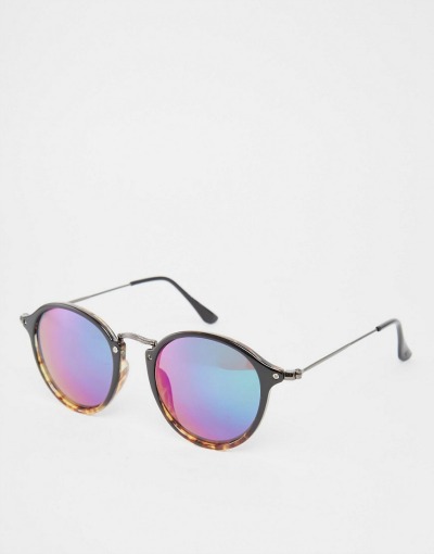 Zrcalne leče in okrogli okvirji so hit letošnje sezone. (€21.13, asos.com)