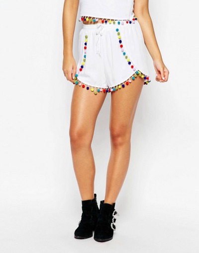Z enimi sami modnim kosom lahko v trenutku ustvariš zabaven in sproščen stajling. (€25.35, asos.com)
