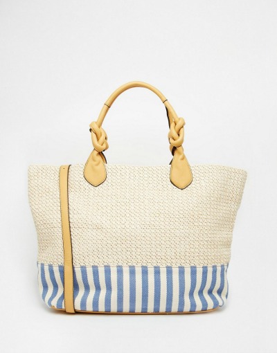Torbica, ki bo primerna tako za izlete v mesto kot tudi za poležavanje na rajskih plažah. (€39.44, asos.com)