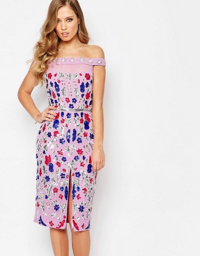 Razgaljena ramena, poudarjen pas in razporek na sprednji strani - zmagovalna kombinacija. (€295.76, asos.com)
