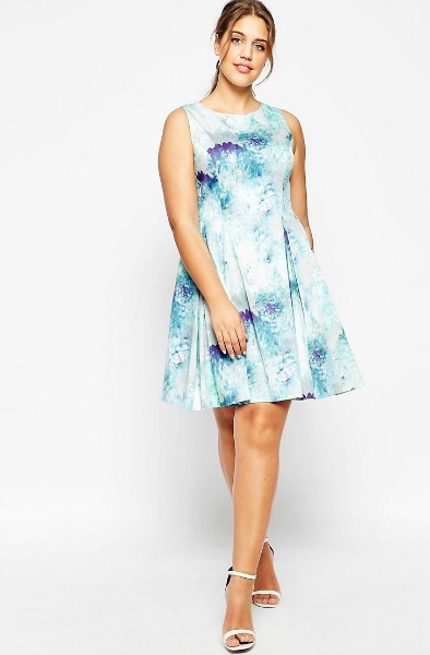 Obleka, ki je idealna za vse, ki želite skriti kilogramčke v predelu stegen. (€35.91, asos.com)