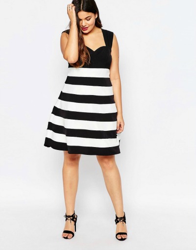 Obleka z vodoravnimi črtami, v kateri bodo tvoje obline videti popolno. (€78.87. asos.com)