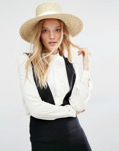 Klobuk te bo zaščitil pred soncem, poleg tega pa lepo zaokroži celoten stajling . (€28.15, asos.com)