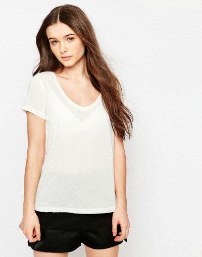 Klasična bela majica s kratkimi rokavi. (€8.45, asos.com)