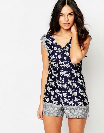 Kombinezon je odlična izbira za poletje, saj je na voljo veliko različnih modelov, za vse postave in vse okuse. (€30.98, asos.com)