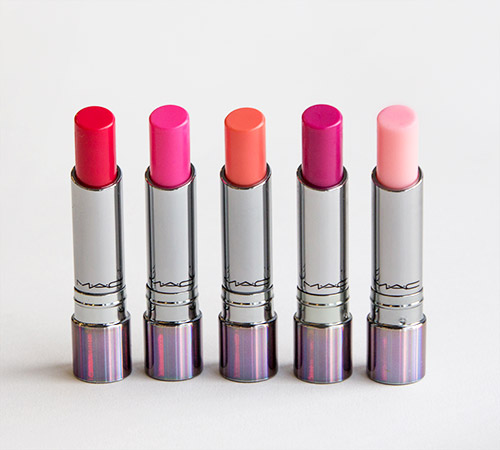 Kolekcija Tender Talk, ki vsebuje pet čudovitih odtenkov, ki ob stiku z ustnicami spreminjajo barvo. (allure.com)