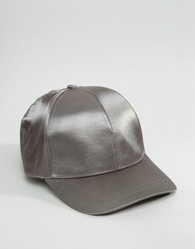 Kapa za ustvarjanje sproščenega, športnega videza. (€14.08, asos.com)