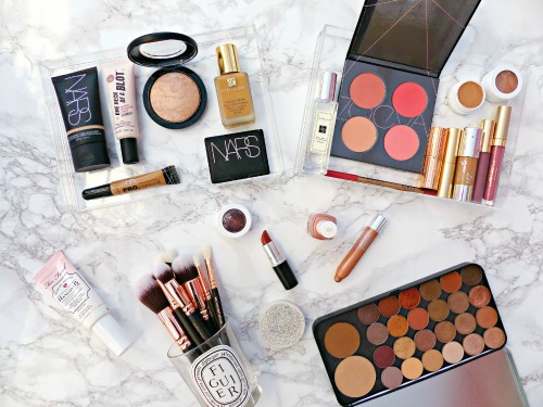 Izdelke razdeli po kategorijah, da boš imela nad zbirko večji pregled. (jasminetalksbeauty.com)