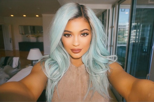 Tudi Kylie Jenner rada izbira pastelne barve za lase. (thegloss.com)