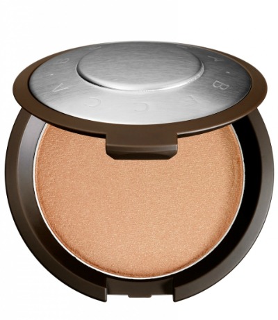 Osvetljevalec v odtenku Champagne Pop za vse, ki si želite lepe svetleče polti.