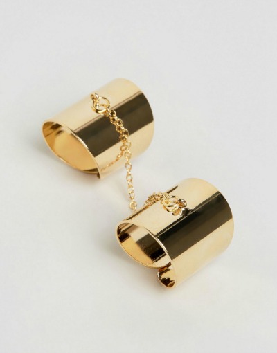 Dvojni prstan, ki je med seboj povezan s tanko verigo. (€11.27, asos.com)