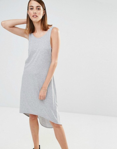 Obleka za sproščene izlete v trgovino ali druženje na obali. (€49.29, asos.com)
