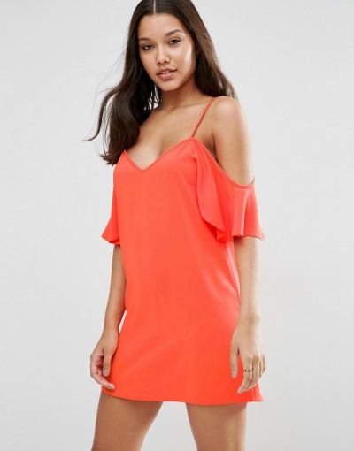 Obleka iz tankega materiala za lažje prenašanje vročine. (€35.21, asos.com)