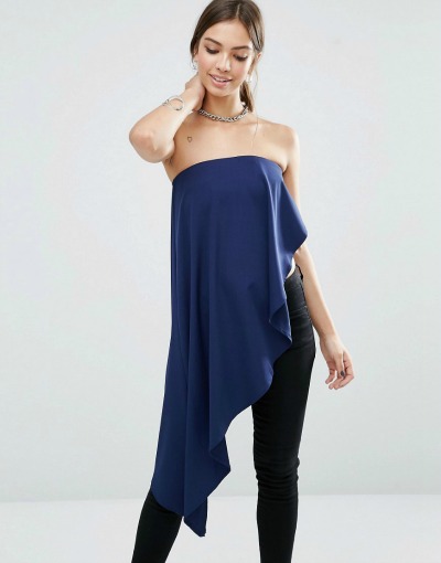 Poleg nesimetrične dolžine tuniko spremlja še izrez ob strani. (€29.58, asos.com)