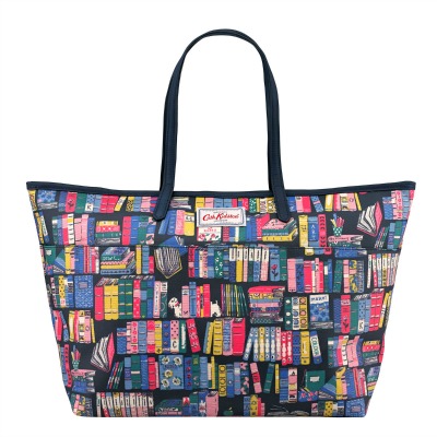Torbica z zanmivim in pisanim potiskom. (€60.00, cathkidston.com)