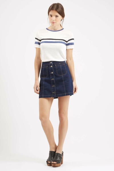 Razlog zakaj izbrati jeans krilo z gumbi je popolnoma preprost, namreč kot najbrž že sama veš je kose iz jeansa izredno lahko kombinirati in ustvarjati različne stajlinge. (40,00 €, topshop.com)
