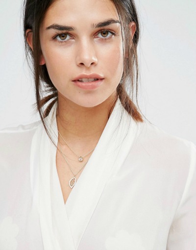 Tanke zlate verižice so ultra lahke in zaradi tega tudi bolj udobne.(€16.90, asos.com) 