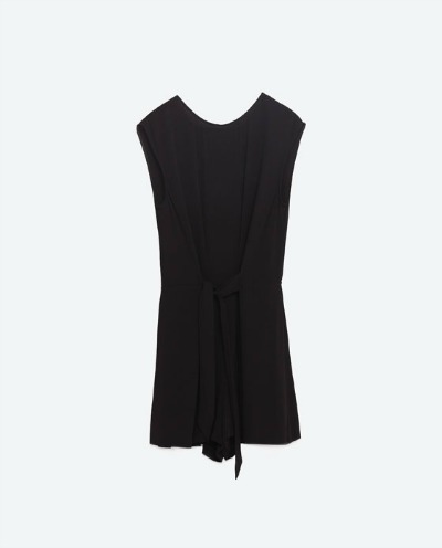 Kombinezon je modni kos, s katerim lahko hitro in enostavno ustvariš simpatičen poletni stajling. (25.95, zara.com)