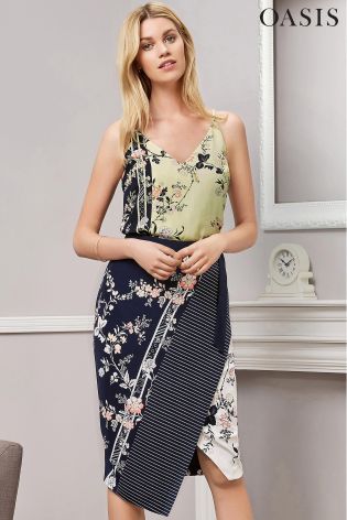 Asimetrična krila se vračajo s polno paro. (€52, nextdirect.com)