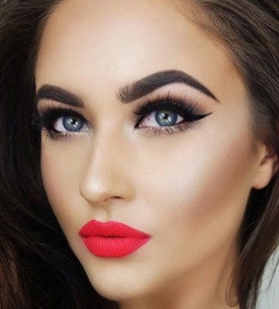 Rdeče ustnice in zapeljive oči. (makeup-styles.net)