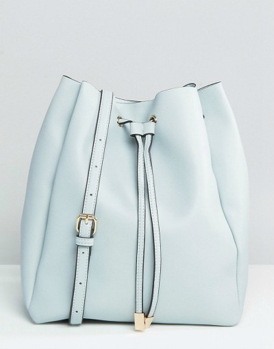 Tudi pastelnim odtenkom še ne bomo rekli adijo. (€37.33, asos.com)