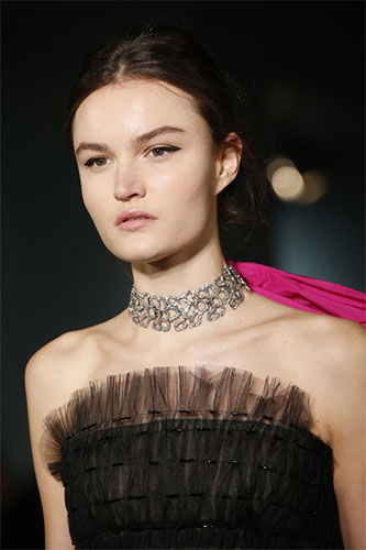 "Zavozlani" choker na modni reviji Oscar de la Renta jesen/zima 2016.