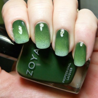 14-hunter-green-nail-design