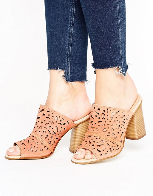 pomladni-trend-cevlji-mule-5